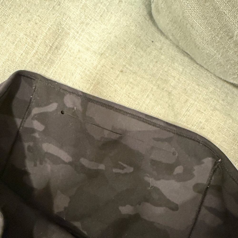 Lulu Lemon Black Camouflage Women's Shorts - Picture 3 of 3
